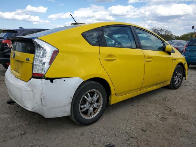 JTDKN3DU2B0289670 - 2011 TOYOTA PRIUS YELLOW photo 3