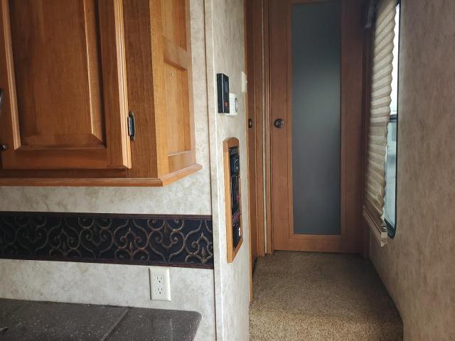 4YDF36221C4700462 - 2012 KEYSTONE MONTANA 白色 照片 5