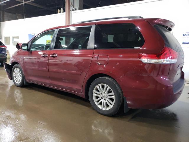 5TDYK3DC3DS358599 - 2013 TOYOTA SIENNA XLE RED photo 2