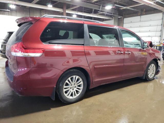 5TDYK3DC3DS358599 - 2013 TOYOTA SIENNA XLE RED photo 3