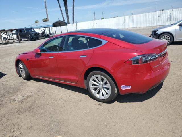 5YJSA1E20JF297943 - 2018 TESLA MODEL S RED photo 2