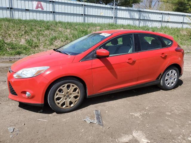 1FAHP3K25CL221570 - 2012 FORD FOCUS SE RED photo 1