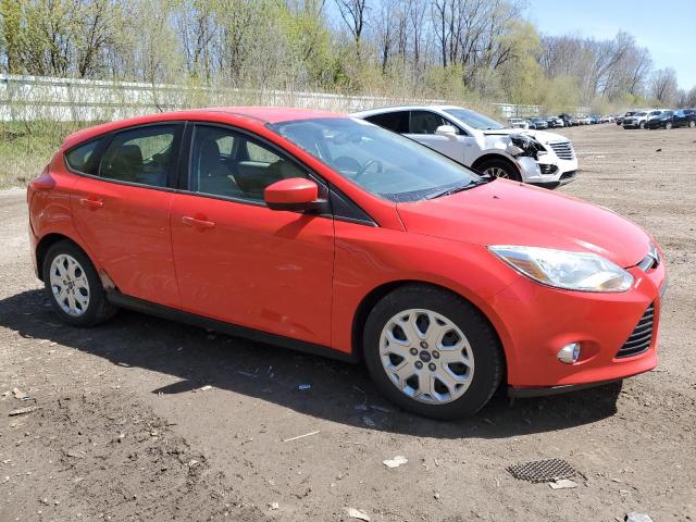 1FAHP3K25CL221570 - 2012 FORD FOCUS SE RED photo 4