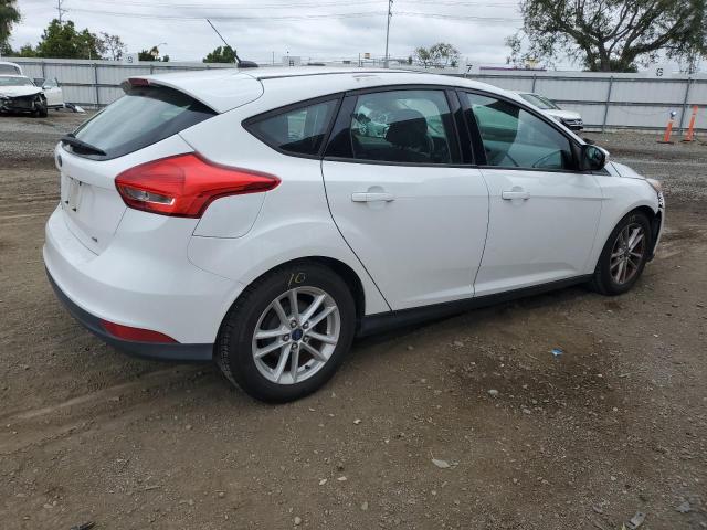 1FADP3K27FL272846 - 2015 FORD FOCUS SE WHITE photo 3