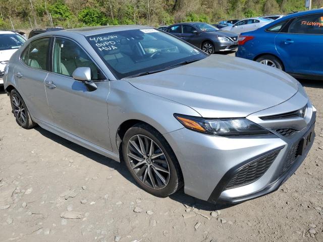 4T1T11BK2NU054197 - 2022 TOYOTA CAMRY SE SILVER photo 4