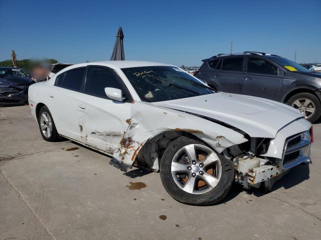 2C3CDXBG2DH502082 - 2013 DODGE CHARGER SE WHITE photo 4