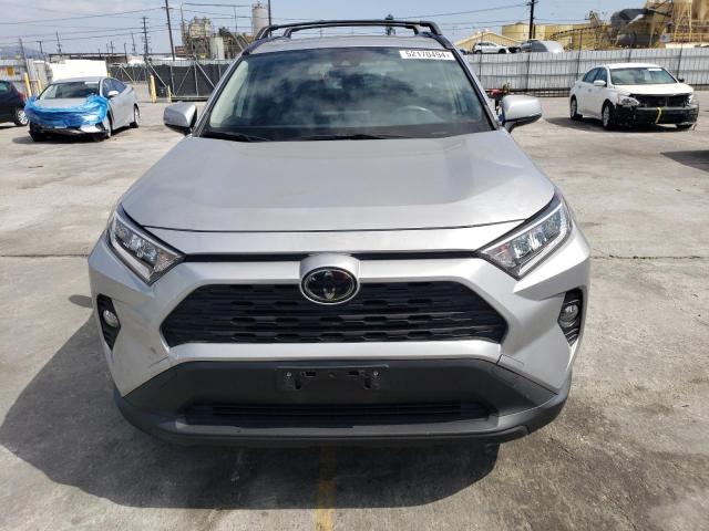 JTMC1RFV4KJ001683 - 2019 TOYOTA RAV4 XLE PREMIUM SILVER photo 5