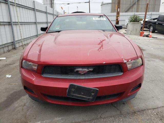 1ZVBP8AM2B5126786 - 2011 FORD MUSTANG RED photo 5