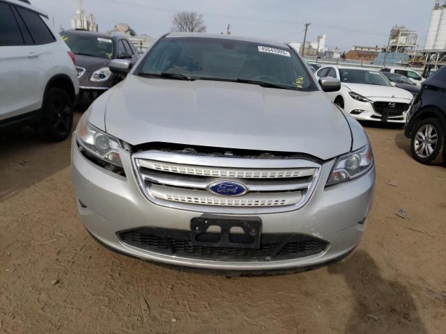 1FAHP2E89DG106720 - 2013 FORD TAURUS SEL SILVER photo 5