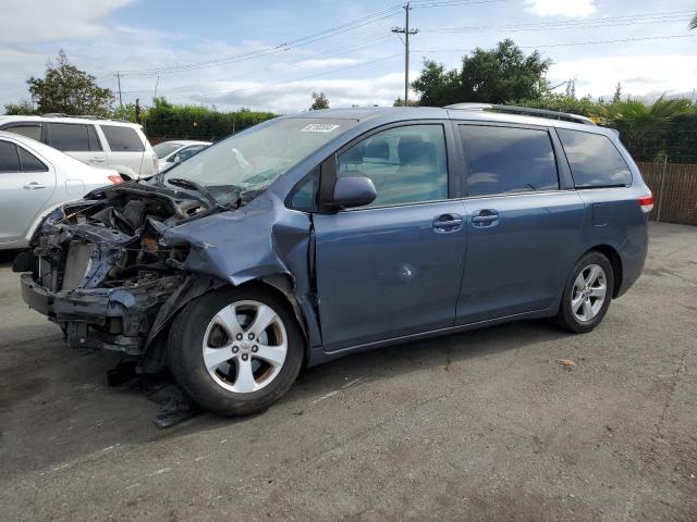 5TDKK3DC2ES424065 - 2014 TOYOTA SIENNA LE BLUE photo 1