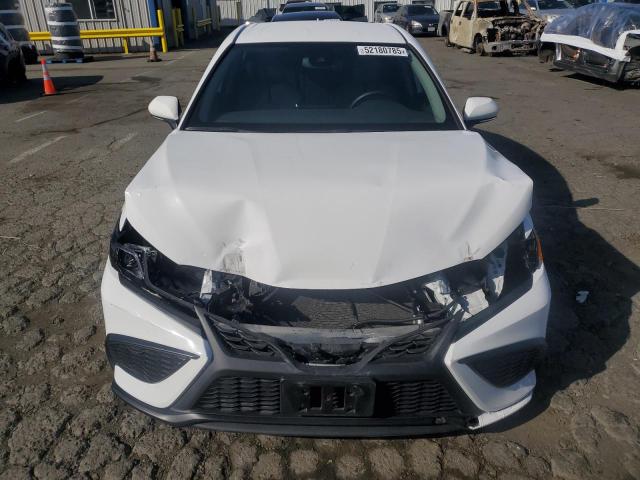 4T1T11AK3PU777092 - 2023 TOYOTA CAMRY SE NIGHT SHADE WHITE photo 5