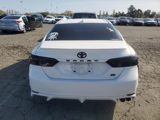 4T1T11AK3PU777092 - 2023 TOYOTA CAMRY SE NIGHT SHADE WHITE photo 6