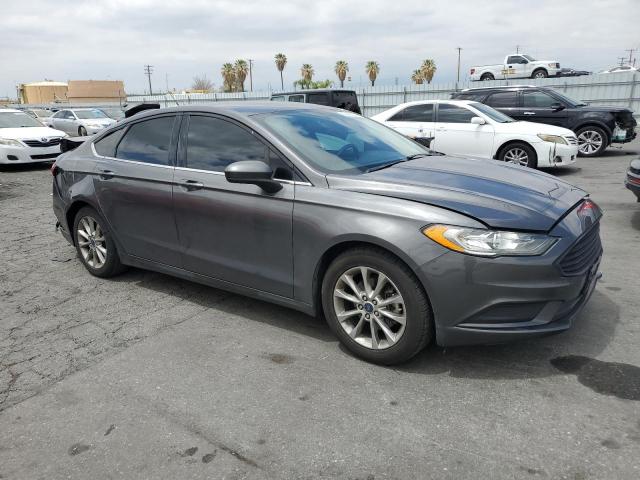 3FA6P0HD7HR136883 - 2017 FORD FUSION SE GRAY photo 4