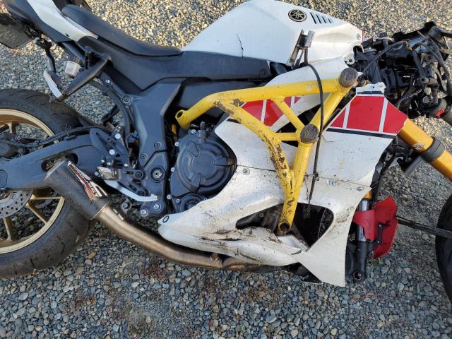 JYARM38YXNA001287 - 2022 YAMAHA YZFR7 WHITE photo 7