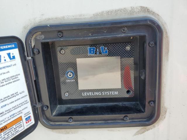 4YDT33320JB451483 - 2018 OUTB TRAVEL TRL TWO TONE photo 8