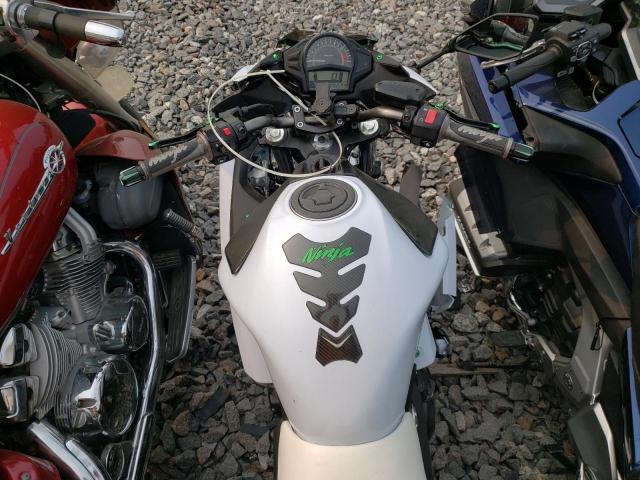 JKAEXEE15FDA18900 - 2015 KAWASAKI EX650 E WHITE photo 5