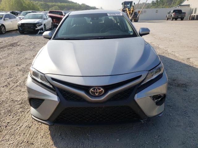 4T1B11HKXKU742639 - 2019 TOYOTA CAMRY SE A L SILVER photo 5