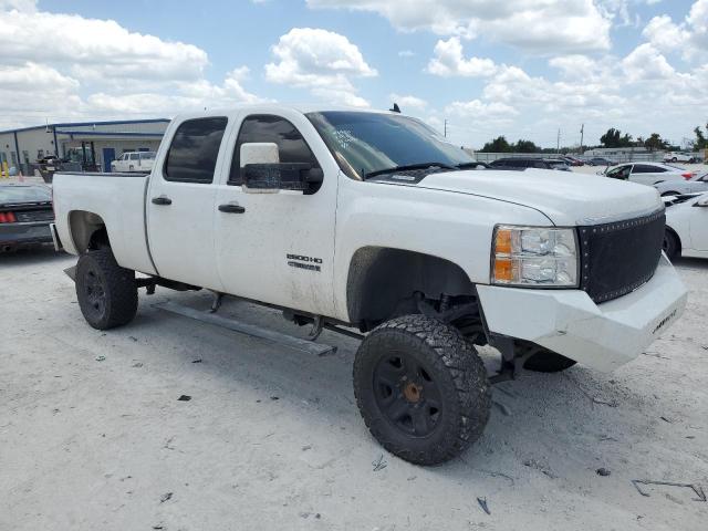 1GCHC23658F166495 - 2008 CHEVROLET SILVERADO C2500 HEAVY DUTY WHITE photo 4