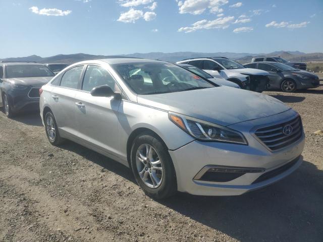 5NPE24AF8FH233551 - 2015 HYUNDAI SONATA SE SILVER photo 4