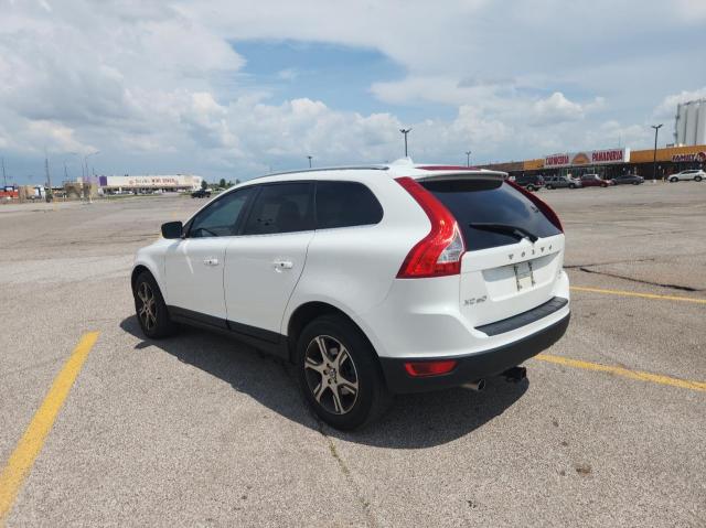 YV4902DZ9D2463564 - 2013 VOLVO XC60 T6 WHITE photo 3