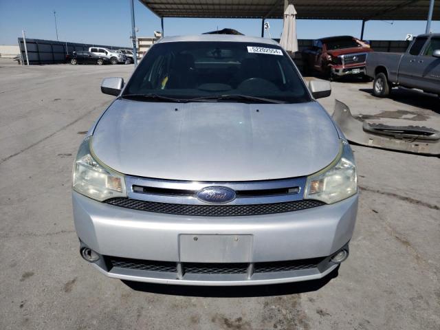 1FAHP35N38W131393 - 2008 FORD FOCUS SE SILVER photo 5