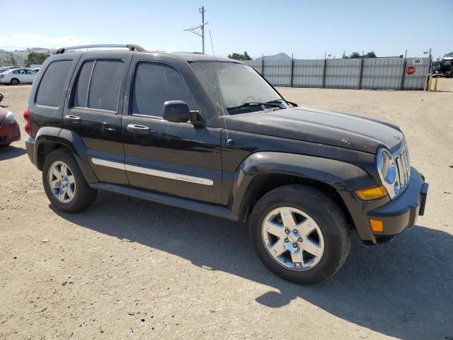 1J8GL58KX6W114398 - 2006 JEEP LIBERTY LIMITED BLACK photo 4