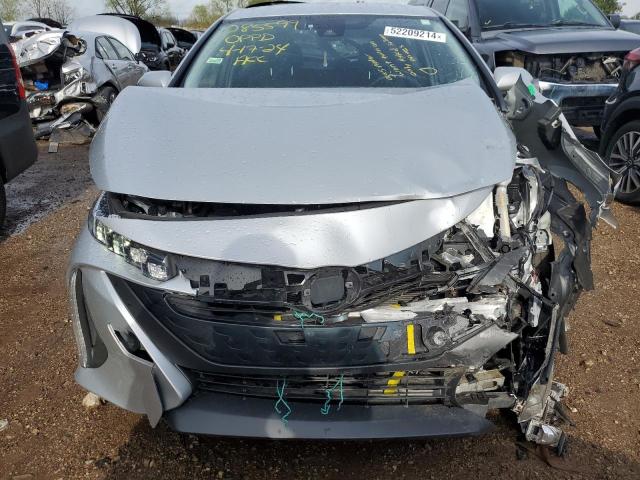 JTDKARFP7J3088527 - 2018 TOYOTA PRIUS PRIM 银色 照片 5