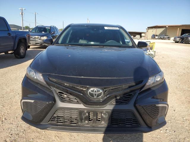 4T1G11AK9RU847831 - 2024 TOYOTA CAMRY SE NIGHT SHADE BLACK photo 5