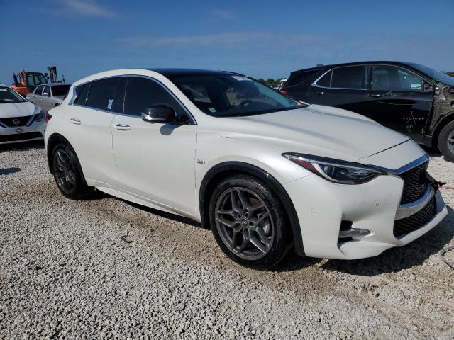 SJKCH5CP9JA046849 - 2018 INFINITI QX30 BASE WHITE photo 4