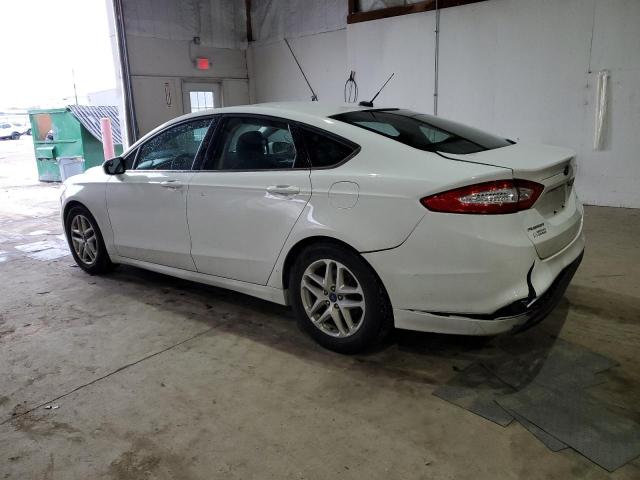 1FA6P0H76F5122418 - 2015 FORD FUSION SE WHITE photo 2