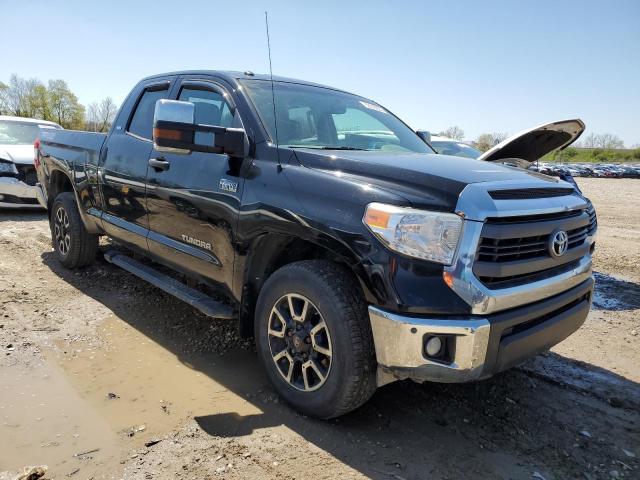 5TFUY5F1XFX464677 - 2015 TOYOTA TUNDRA DOUBLE CAB SR/SR5 BLACK photo 4