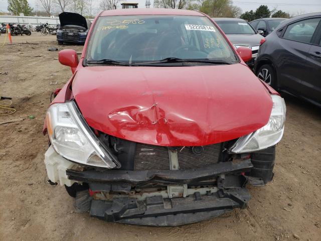 3N1BC1CPXBL413390 - 2011 NISSAN VERSA S RED photo 5