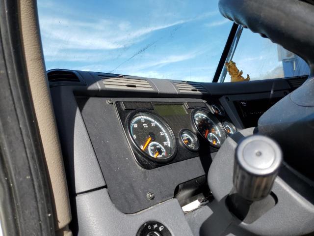 1FUJGLDR4JLJL3797 - 2018 FREIGHTLINER CASCADIA 1 WHITE photo 8