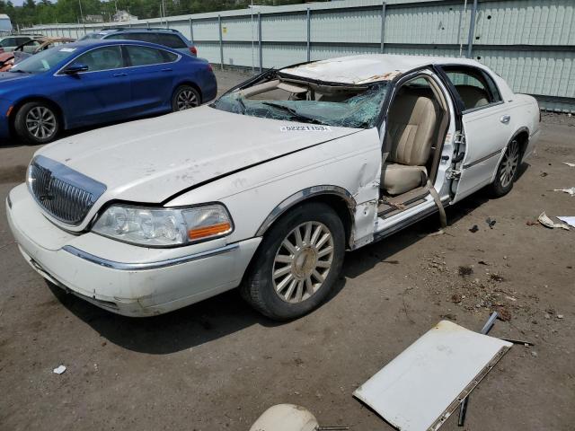 1LNHM81W03Y610636 - 2003 LINCOLN TOWN CAR EXECUTIVE WHITE photo 1