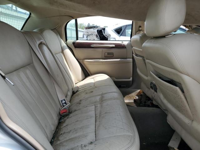 1LNHM81W03Y610636 - 2003 LINCOLN TOWN CAR EXECUTIVE WHITE photo 10