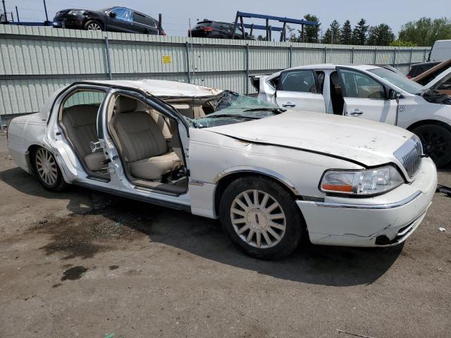 1LNHM81W03Y610636 - 2003 LINCOLN TOWN CAR EXECUTIVE WHITE photo 4