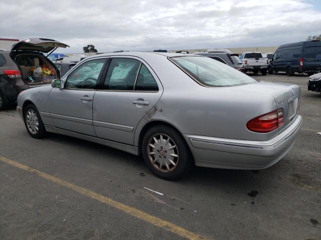 WDBJF65JXYB119339 - 2000 MERCEDES-BENZ E 320 SILVER photo 2