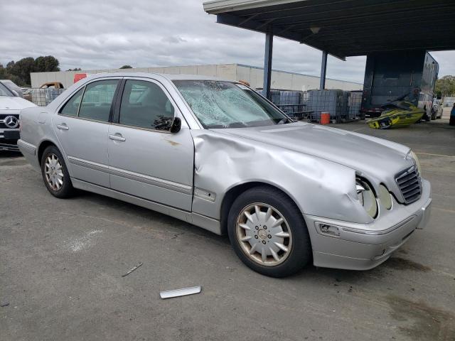 WDBJF65JXYB119339 - 2000 MERCEDES-BENZ E 320 SILVER photo 4