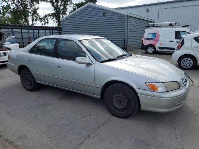 JT2BG22K510566454 - 2001 TOYOTA CAMRY CE SILVER photo 4