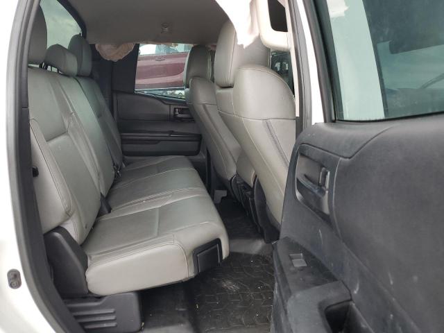 5TFRM5F1XGX106272 - 2016 TOYOTA TUNDRA DOUBLE CAB SR/SR5 WHITE photo 10