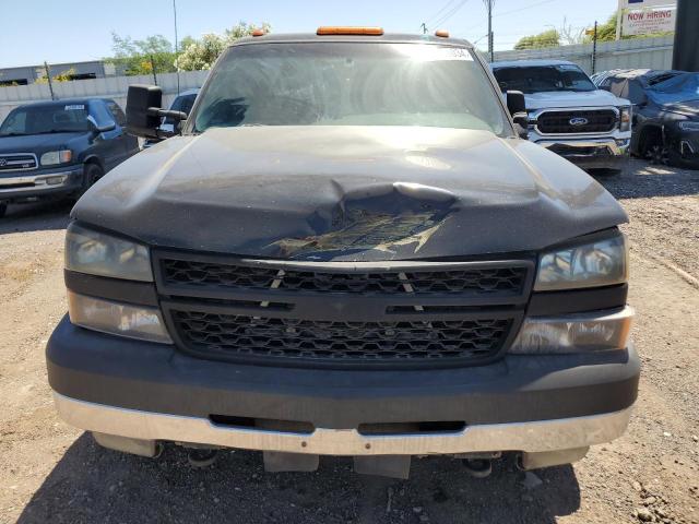 1GCJC33205F947845 - 2005 CHEVROLET SILVERADO C3500 BLACK photo 5