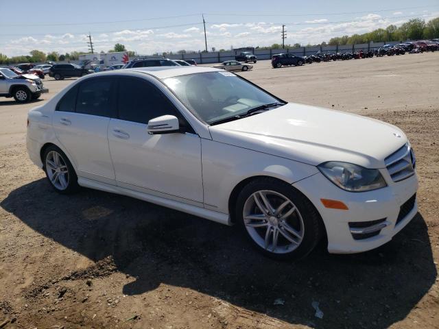 WDDGF8BBXCF901653 - 2012 MERCEDES-BENZ C-CLASS C3 300 4MATIC WHITE photo 4