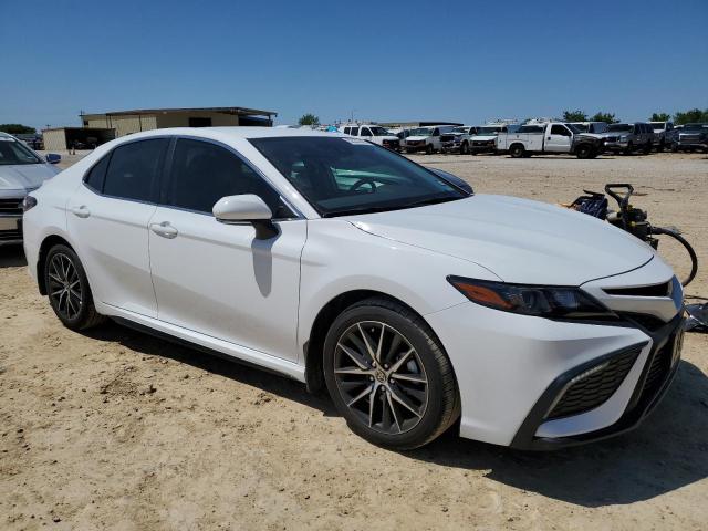 4T1G11AK7RU875613 - 2024 TOYOTA CAMRY SE NIGHT SHADE WHITE photo 4