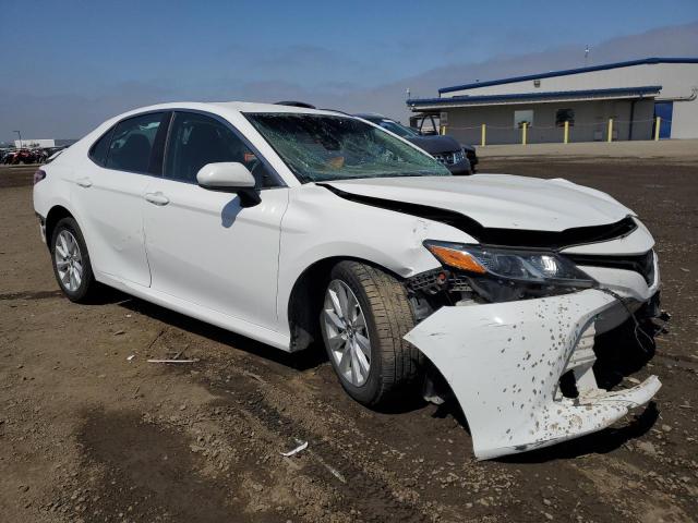 4T1B11HK9JU046370 - 2018 TOYOTA CAMRY 4D 2 L WHITE photo 4