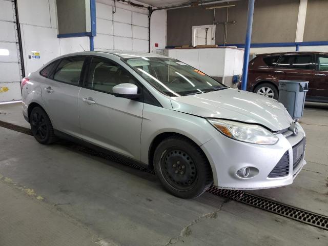 1FAHP3F2XCL456427 - 2012 FORD FOCUS SE SILVER photo 4