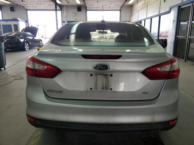1FAHP3F2XCL456427 - 2012 FORD FOCUS SE SILVER photo 6