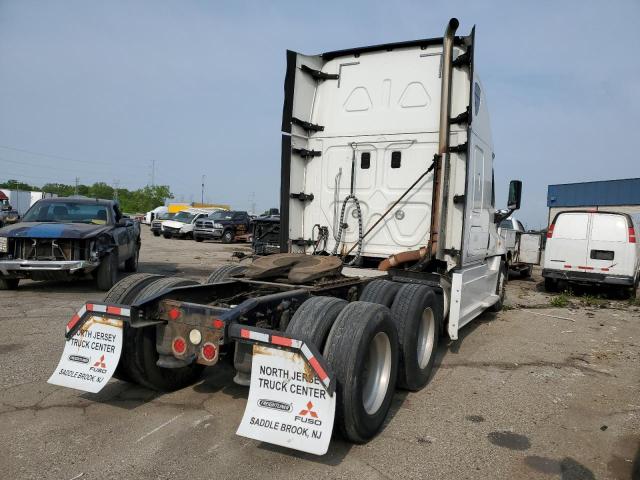 1FUJGLD5XGLGS9499 - 2016 FREIGHTLINER CASCADIA WHITE photo 4