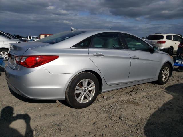 5NPEB4AC7CH477838 - 2012 HYUNDAI SONATA GLS SILVER photo 3