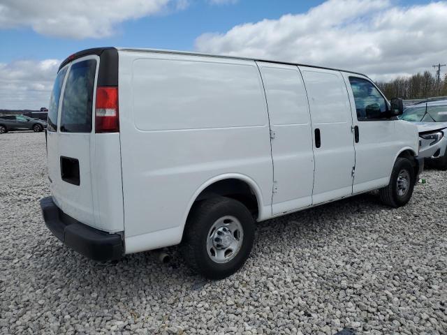 1GCWGAFP7J1290815 - 2018 CHEVROLET EXPRESS G2 WHITE photo 3