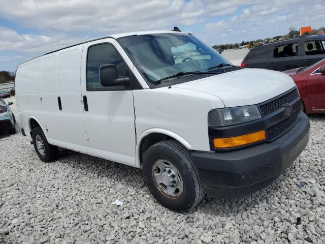 1GCWGAFP7J1290815 - 2018 CHEVROLET EXPRESS G2 WHITE photo 4